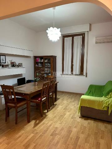 2-room flat in {3}, - Photo 1