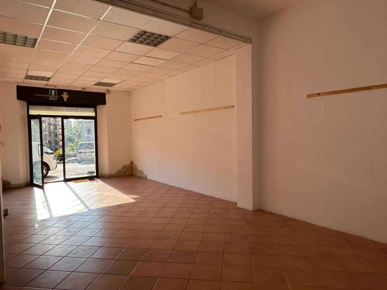 Negozio in Via Galileo Galilei 17, Perugia, {3} - Foto 2