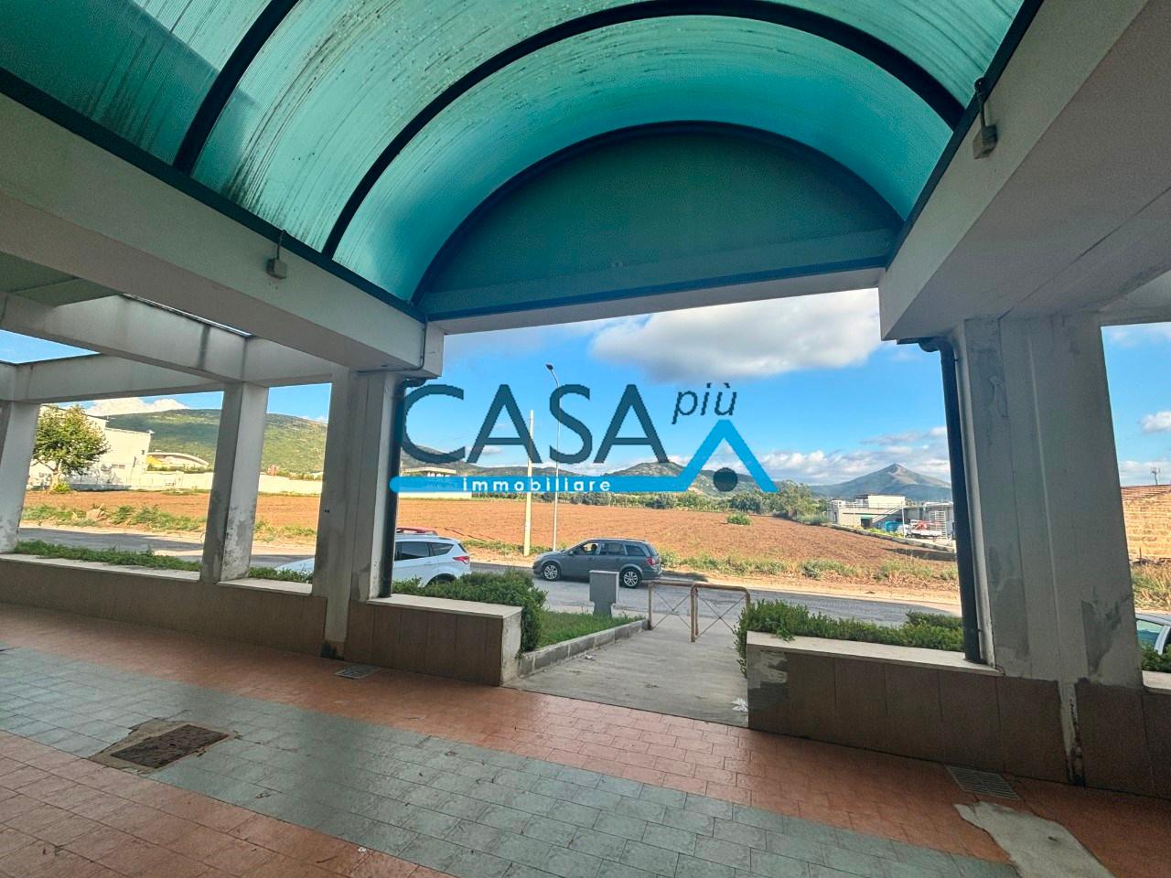 Negozio in , Vitulazio, {3} - Foto 1