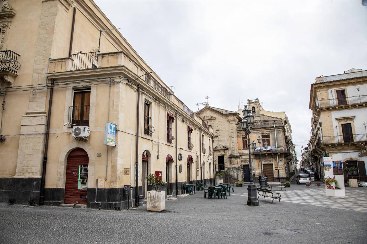Bar in vendita a Militello In Val Di Catania
