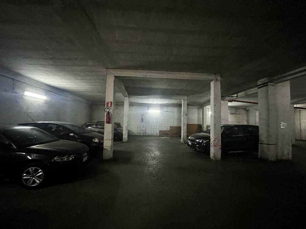 Esercizio commerciale in Via Paolo Castaldi E Luigi Sequino, Napoli, {3} - Foto 2