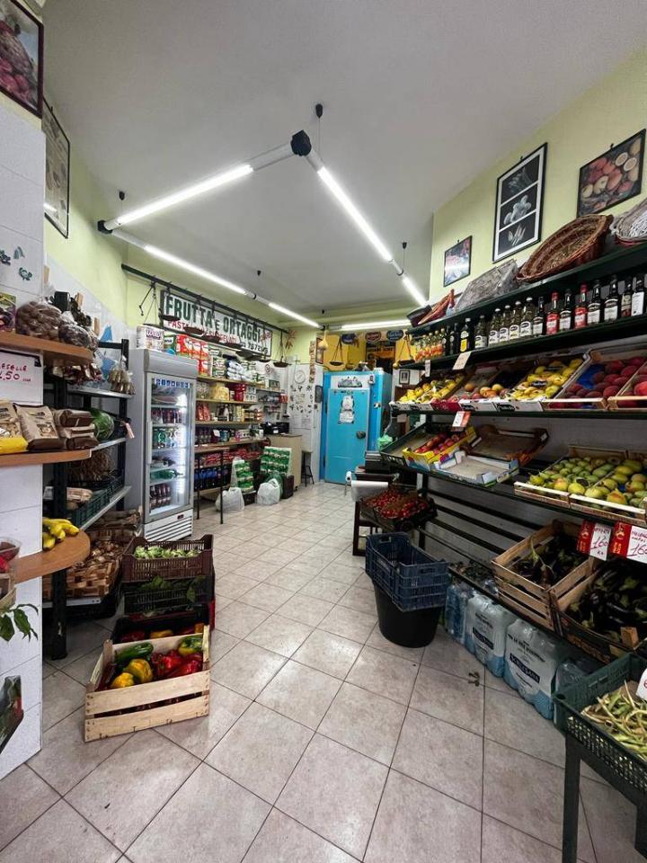 Esercizio commerciale in Via Detta Pacifico, Napoli, {3} - Foto 2