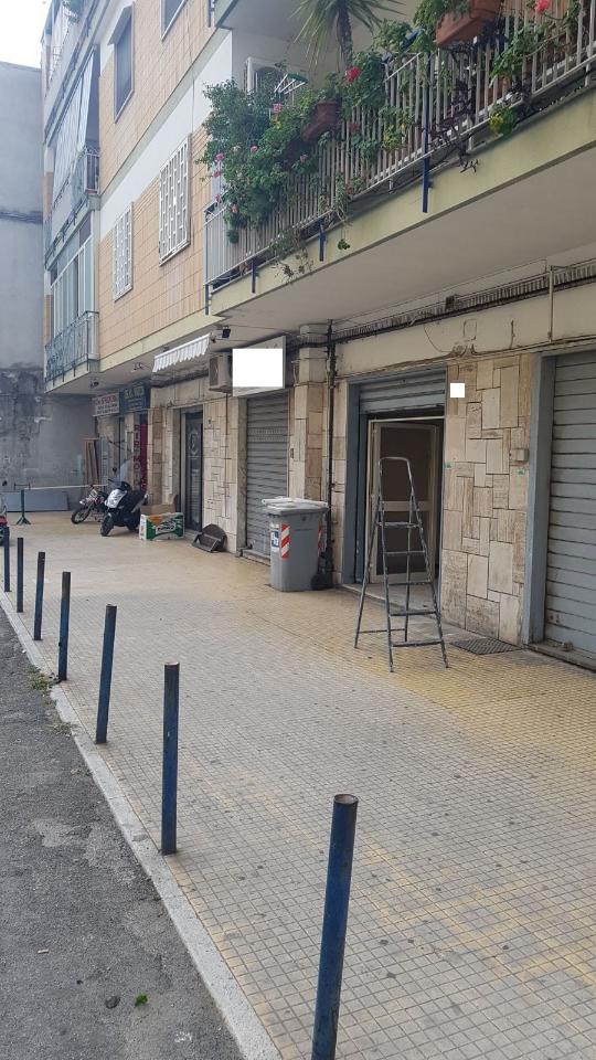 Esercizio commerciale in Via Risorgimento, Napoli, {3} - Foto 2