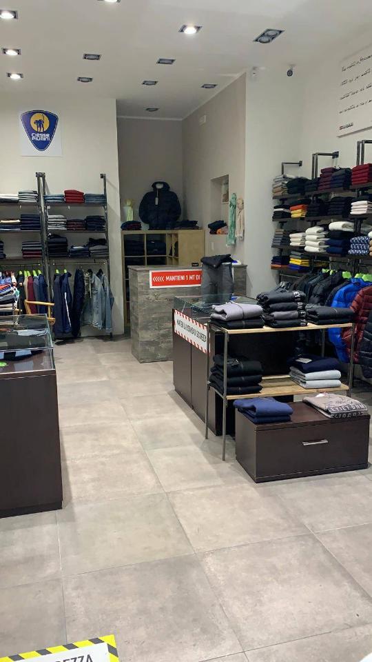 Esercizio commerciale in Via dell'Epomeo, Napoli, {3} - Foto 2