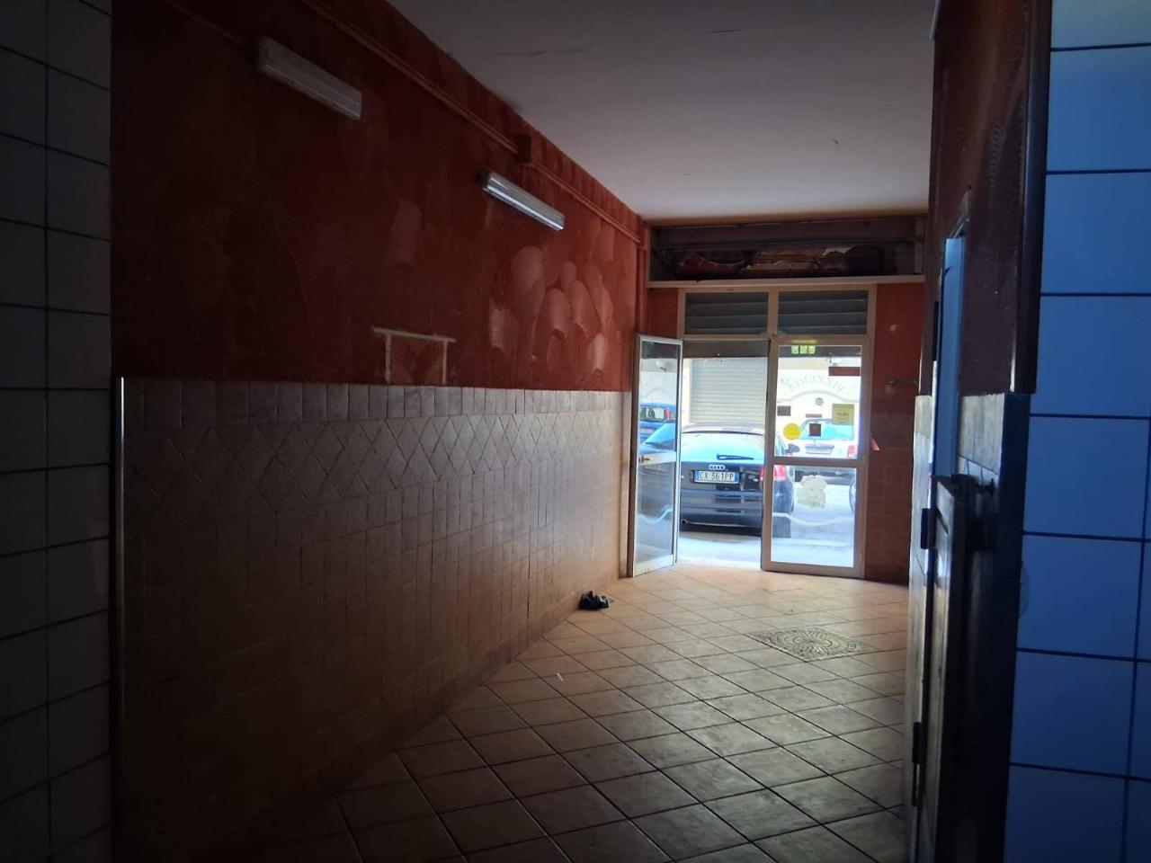 Esercizio commerciale in Via Vincenzo Ciardo, Napoli, {3} - Foto 2