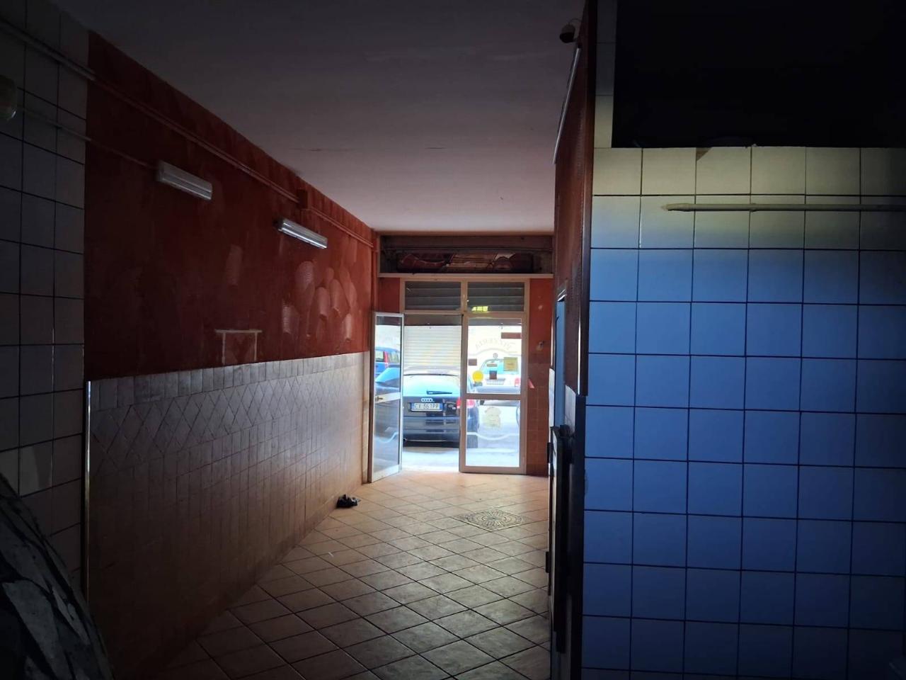 Esercizio commerciale in Via Vincenzo Ciardo, Napoli, {3} - Foto 1