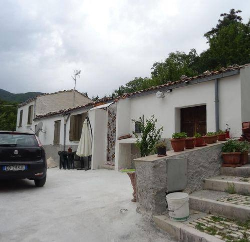 Villa in vendita a Campochiaro