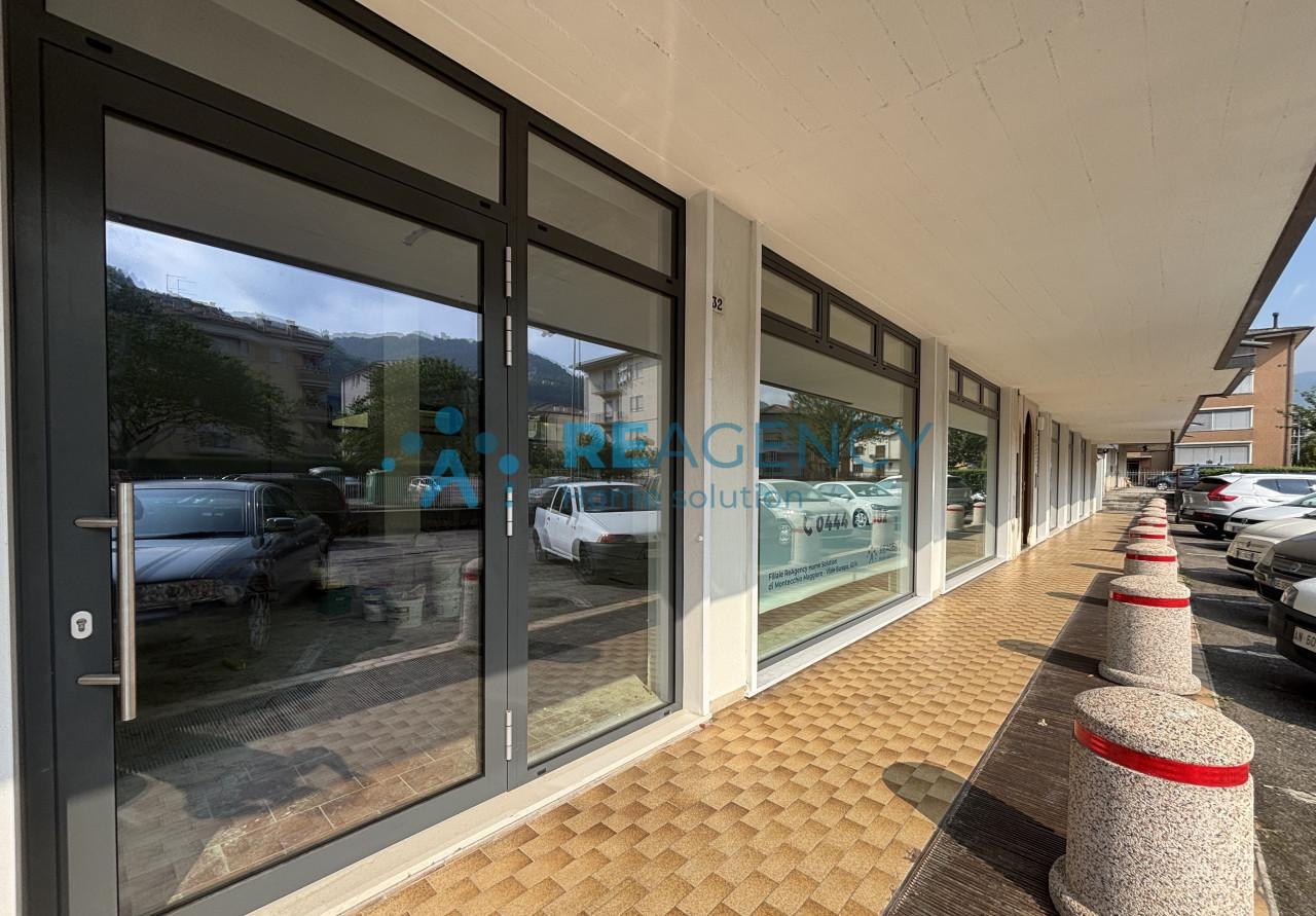 Negozio in Via Luigi Galvani, Valdagno, {3} - Foto 1