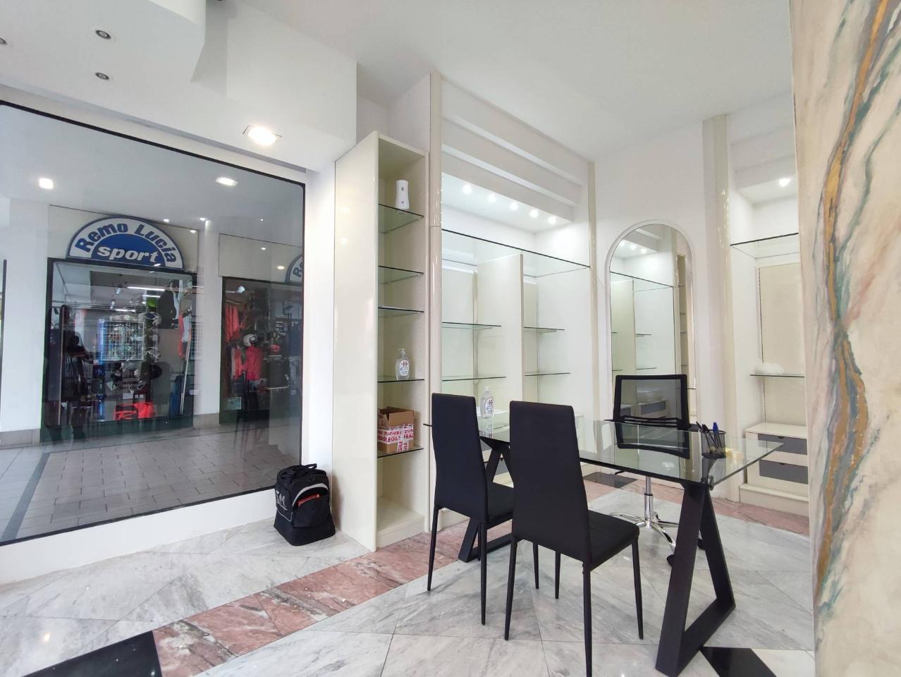 Esercizio commerciale in Via Roma 44/C, Sarnico, {3} - Foto 2
