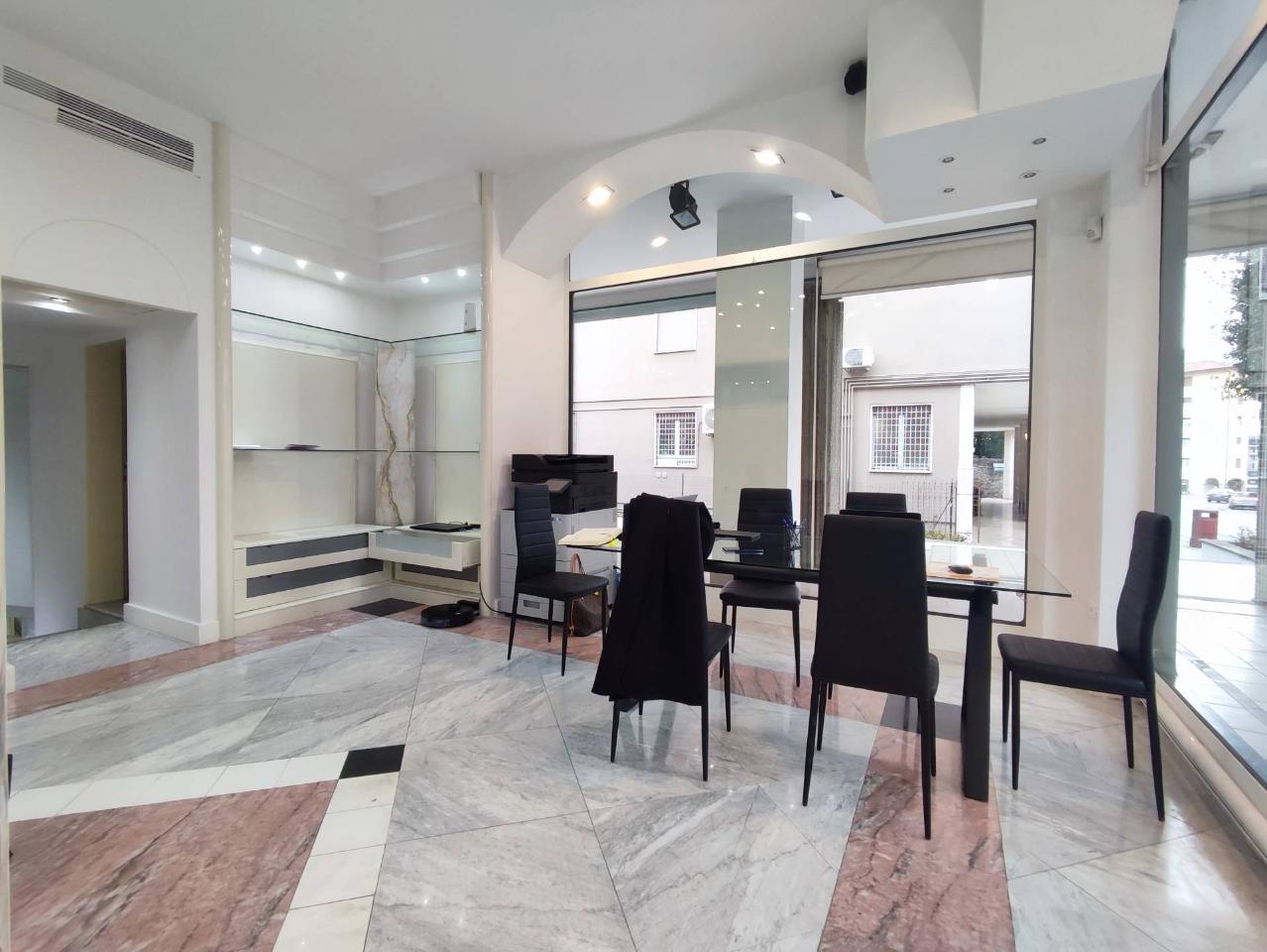 Esercizio commerciale in Via Roma 44/C, Sarnico, {3} - Foto 1