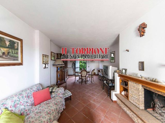 Detached house in Via di Montecarlo, Pescia - Photo 1