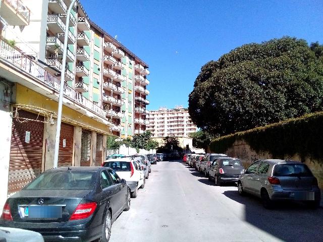 Geschäft in Via Aurelio Drago, Palermo - Foto 1