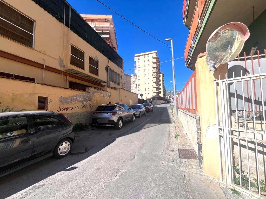 Palazzina commerciale in vendita a Palermo