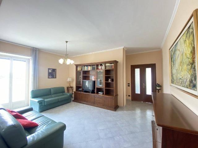 3-room flat in Via Galluzia 18, Banchette - Photo 1