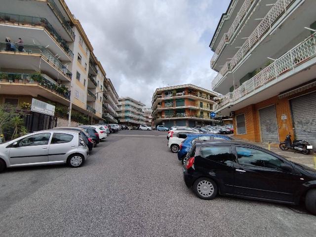 Negozio in {3}, Viale del Poggio di Capodimonte 51 - Foto 1