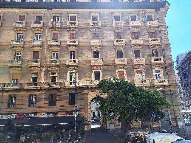 Appartamento in Via Santa Lucia 107, Napoli - Foto 1