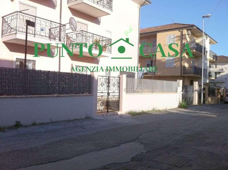 Magazzino in Via Canova, Lamezia Terme - Foto 1