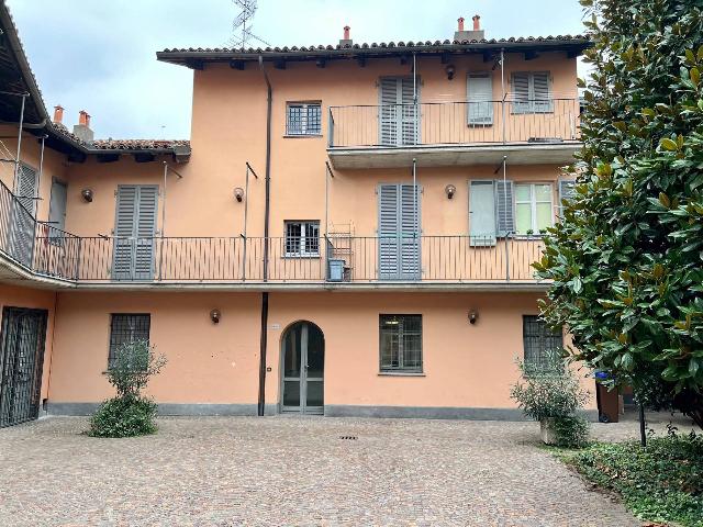 2-room flat in Via Vincenzo Gioberti, Alba - Photo 1