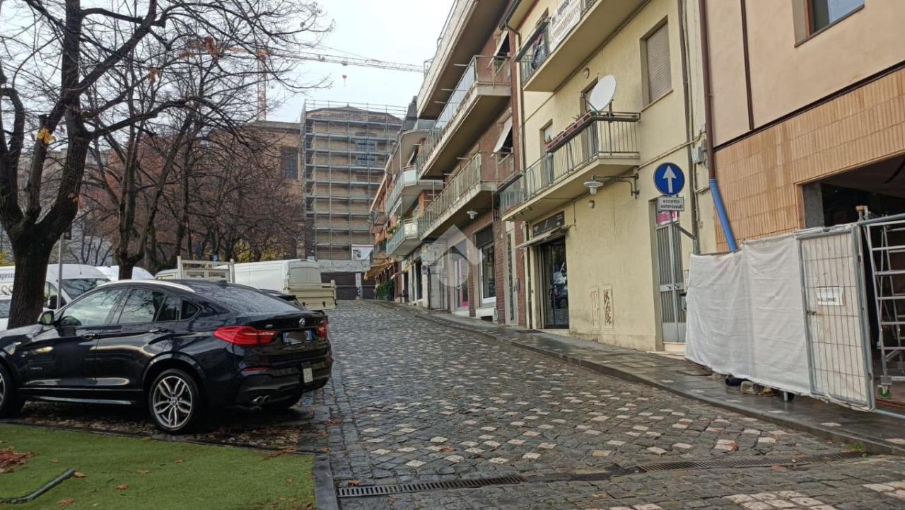 Negozio in Via Lauro De Bosis 4, Santarcangelo Di Romagna, {3} - Foto 2