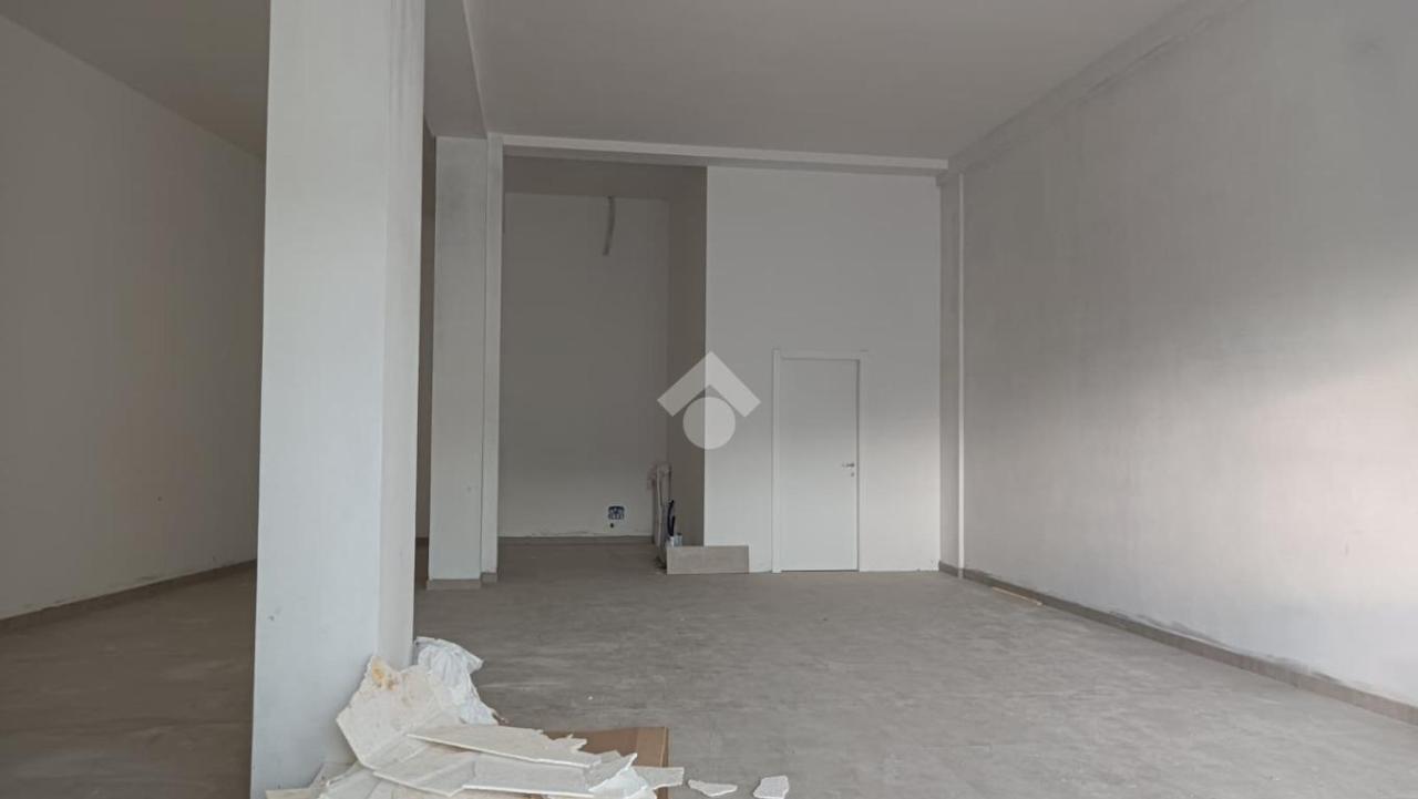 Negozio in Via Lauro De Bosis 4, Santarcangelo Di Romagna, {3} - Foto 1