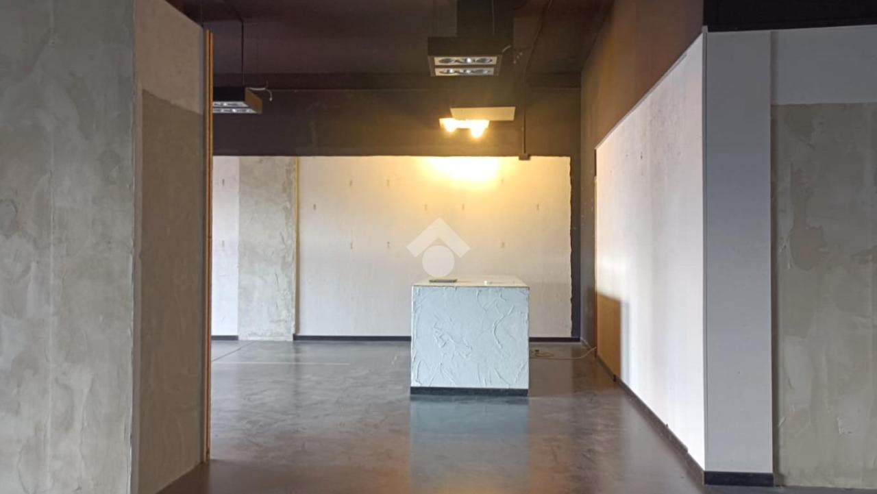 Negozio in Via Lauro De Bosis 12, Santarcangelo Di Romagna, {3} - Foto 2