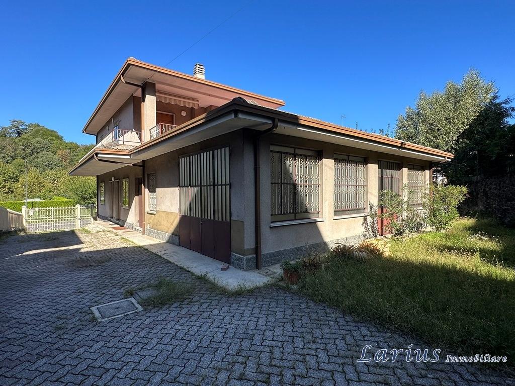 Villa in vendita a Erba