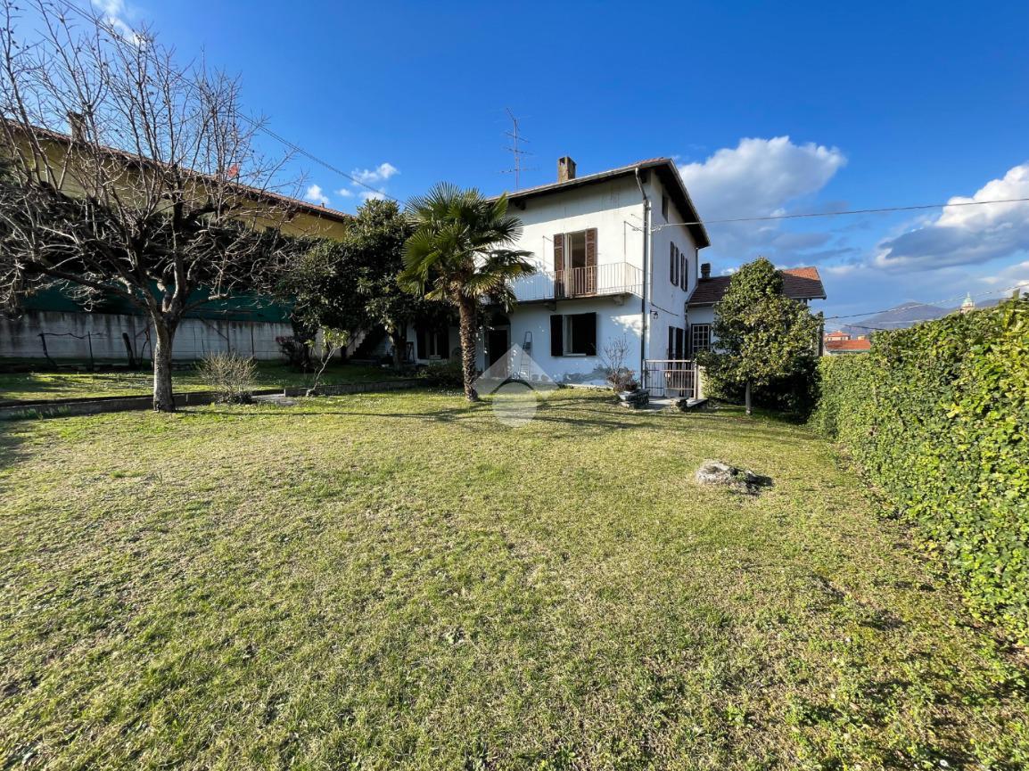 Villa in vendita a Besano