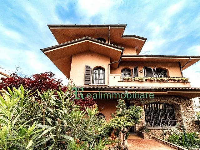 Mansion in Via Gian Lorenzo Bernini, Monza - Photo 1