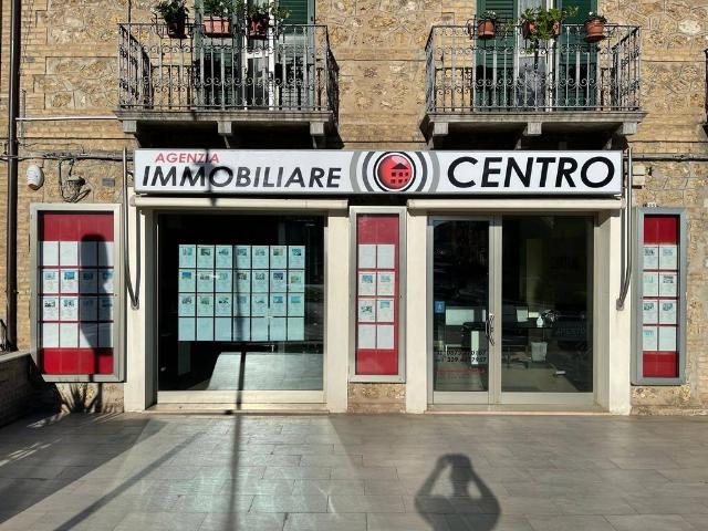 Shop in Piazza Giuseppe Verdi, Vasto - Photo 1