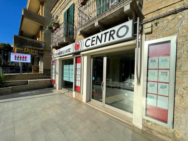 Negozio in Piazza Giuseppe Verdi, Vasto, {3} - Foto 1