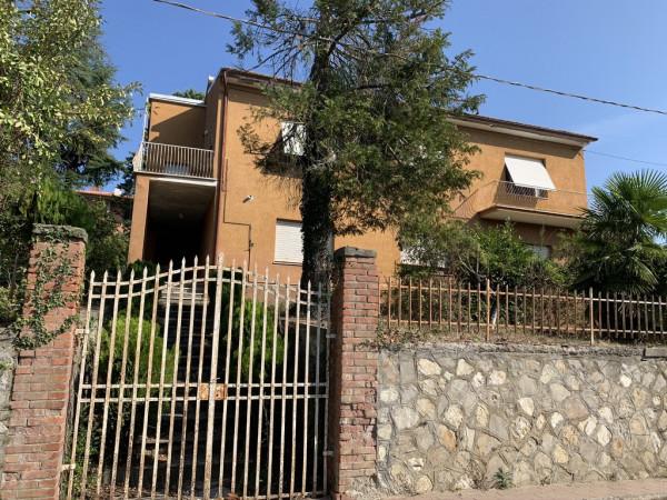 Villa bifamiliare in vendita a Cortona