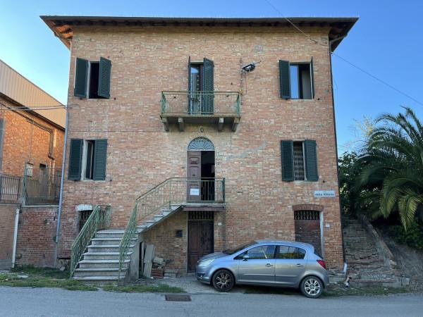 Casa colonica in vendita a Castiglione Del Lago
