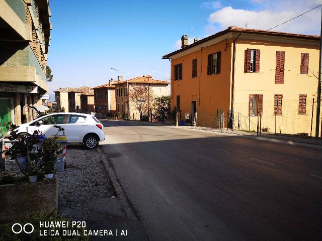 Negozio in Via Eugubina 38a, Perugia - Foto 1