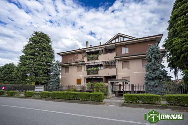 3-room flat in Via Raffaello Sanzio, Inveruno - Photo 1