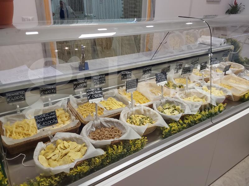 Esercizio commerciale in , Ravenna, {3} - Foto 1