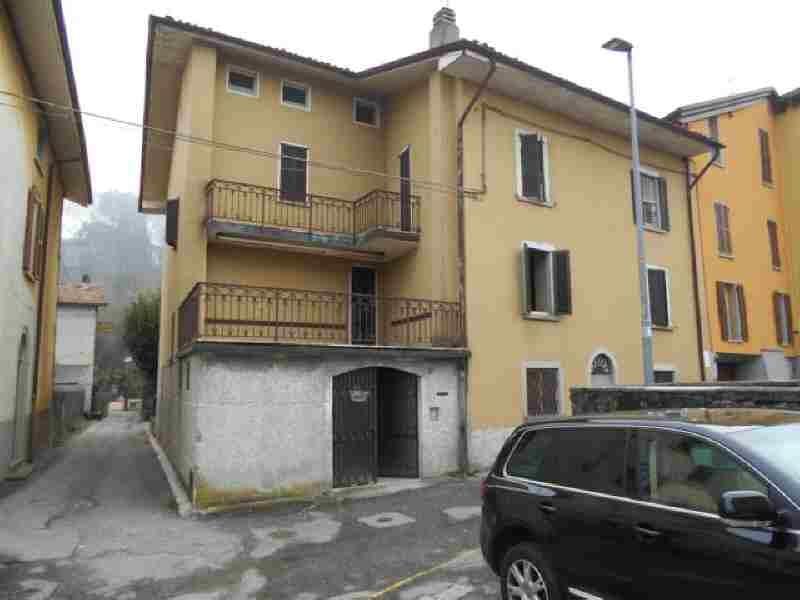 Villa bifamiliare in vendita a Bergamo