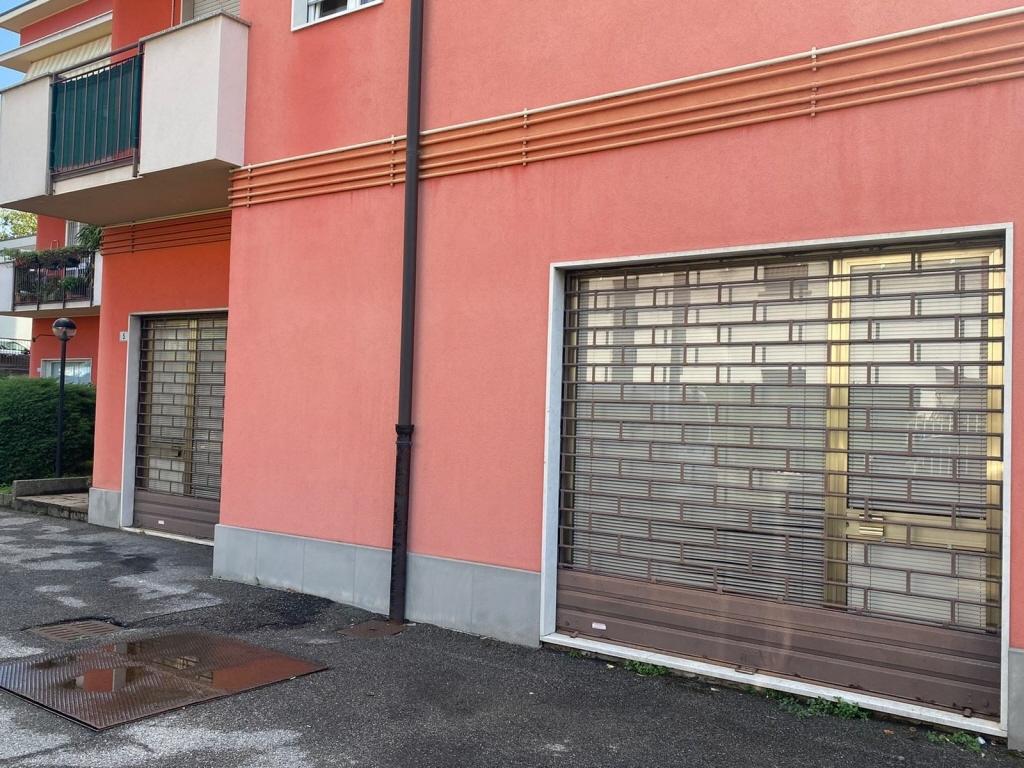 Negozio in , Curno, {3} - Foto 1