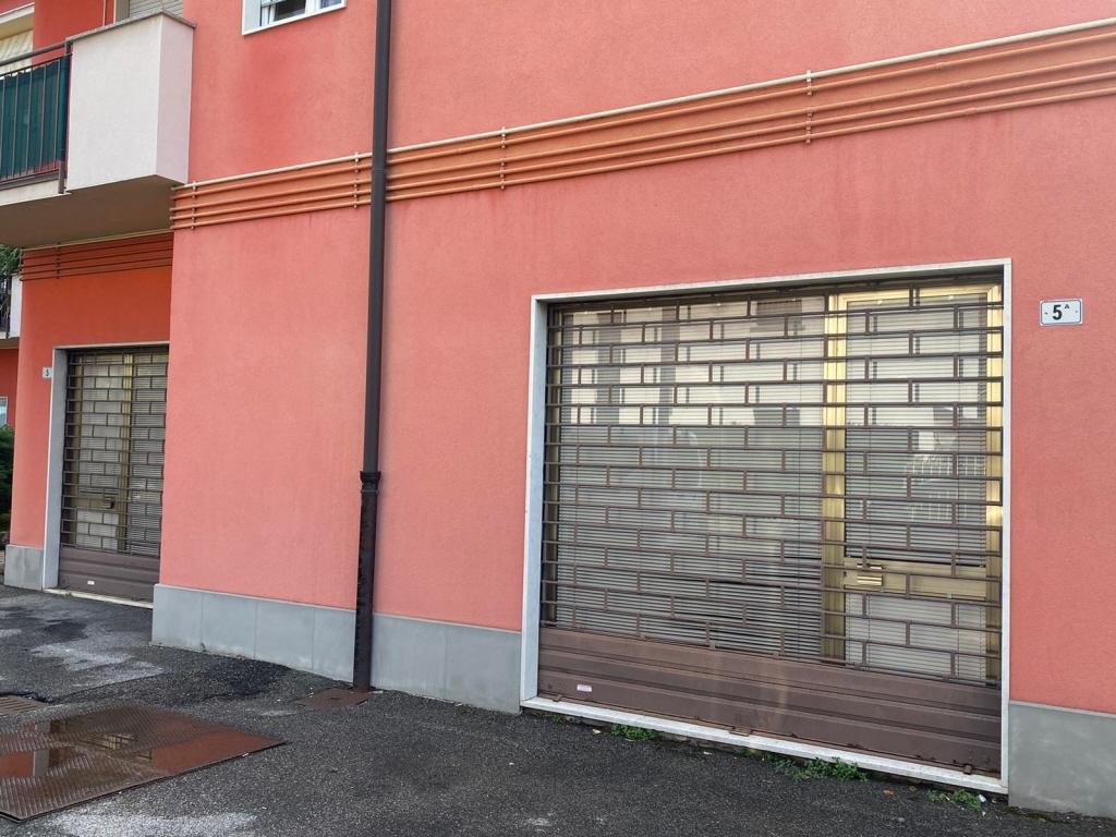 Negozio in , Curno, {3} - Foto 2