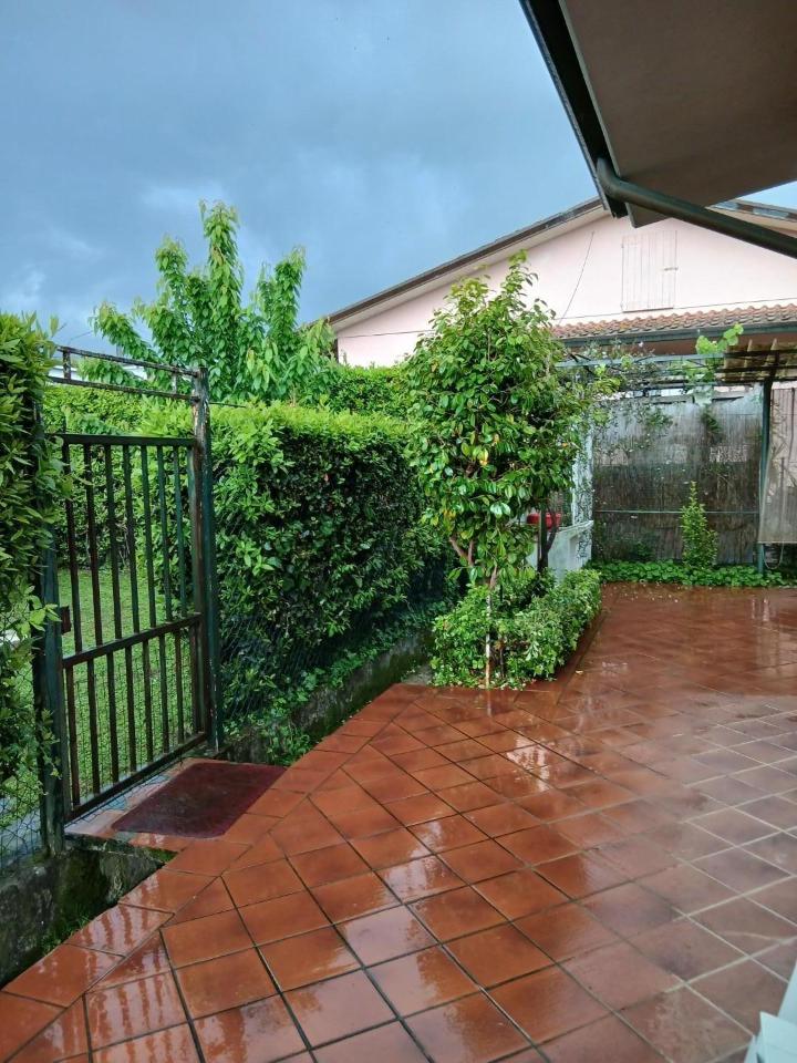 casa indipendente in vendita a Massa in zona Centro Storico