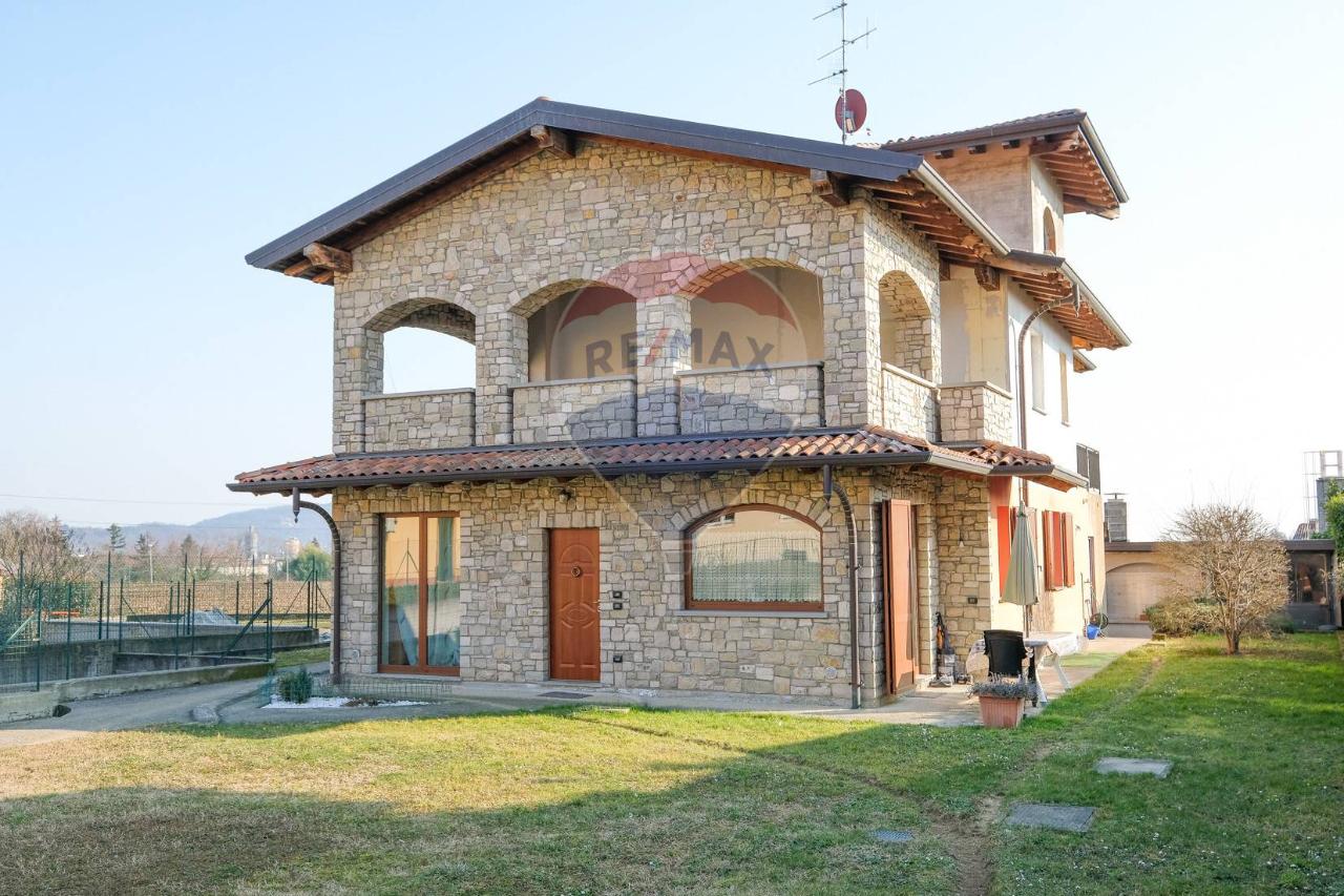 Villa in vendita a Almenno San Bartolomeo