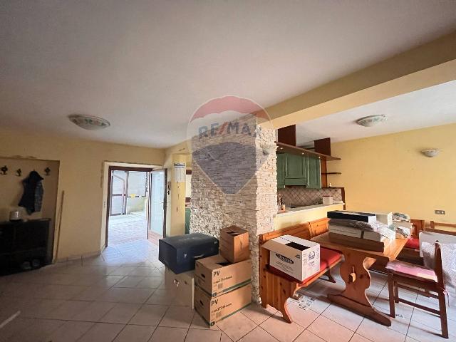 2-room flat in Via Quattro Novembre 11, Gandino - Photo 1