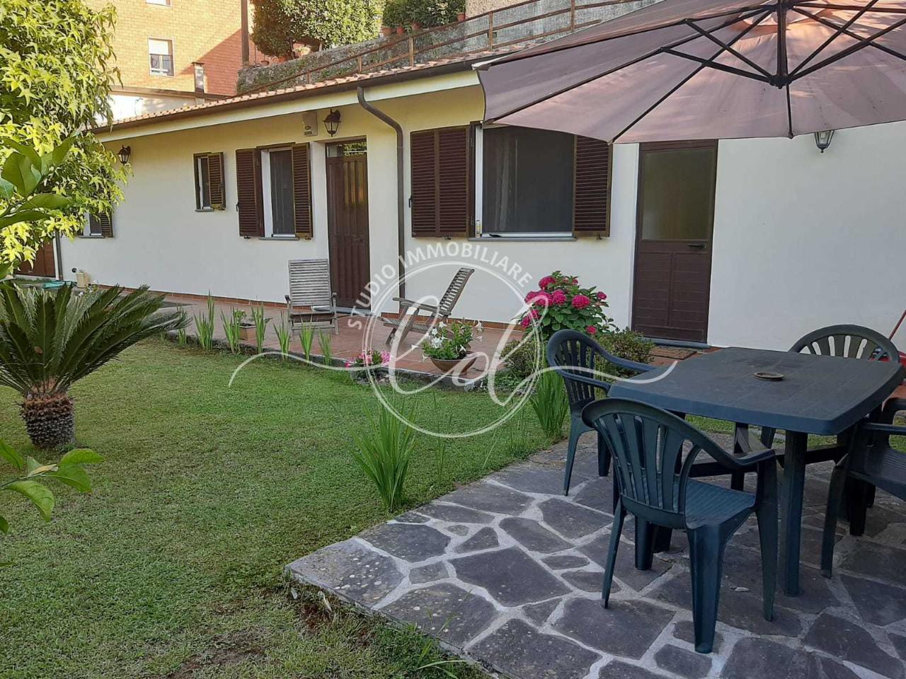 casa indipendente in vendita a Pietrasanta in zona Capriglia
