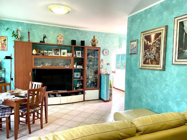 3-room flat in Via Vittorio Veneto, Azzate - Photo 1