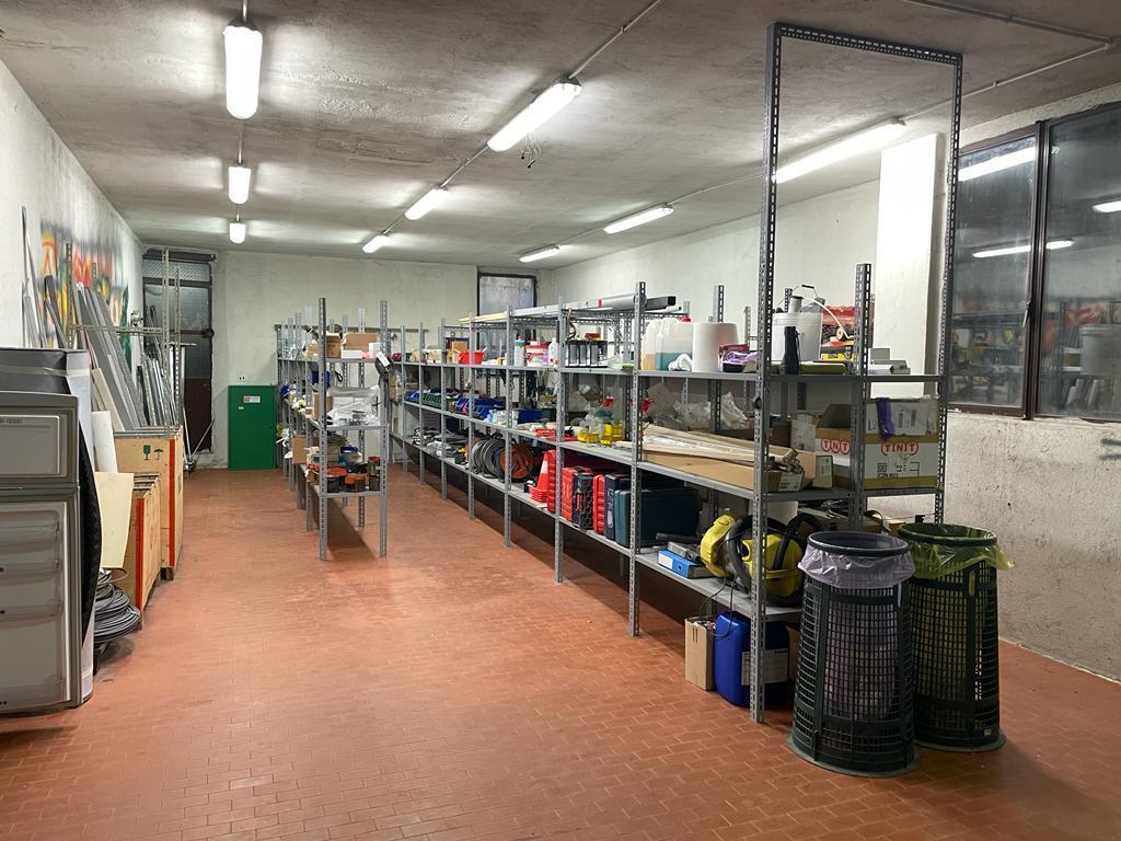 Laboratorio in , Varese, {3} - Foto 1