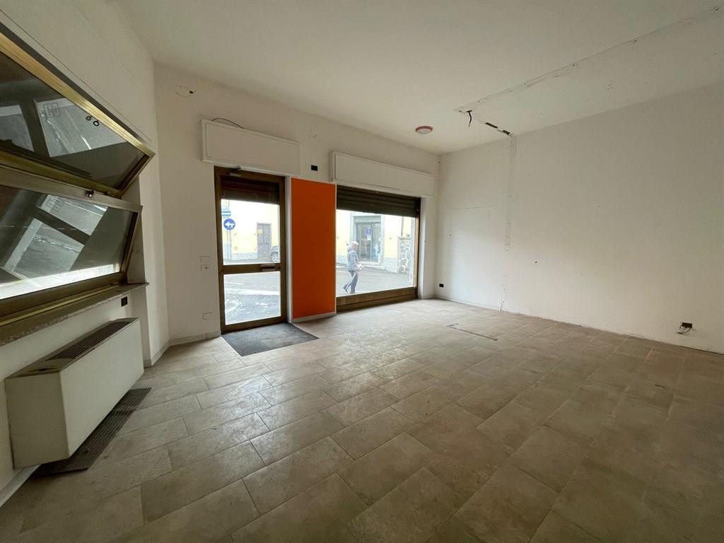 Negozio in Via Matteotti 24, Besnate, {3} - Foto 1
