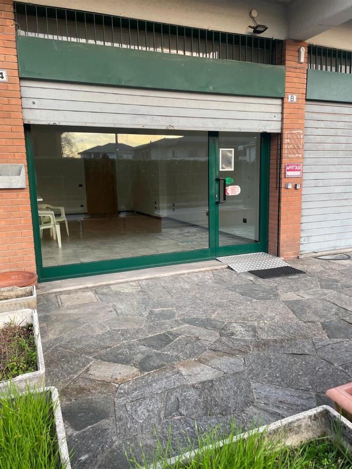 Ufficio in Via Garibaldi 24, Albizzate, {3} - Foto 1