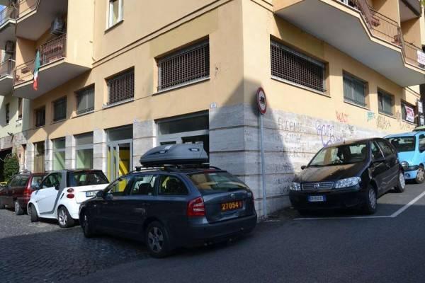 Shop in Piazza S. Pietro 1, Frascati - Photo 1