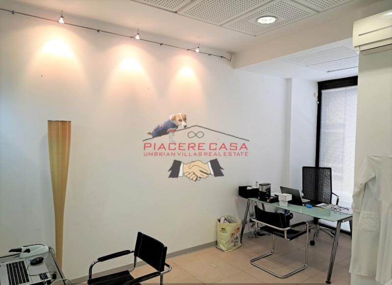 Palazzina commerciale in , Orvieto, {3} - Foto 2