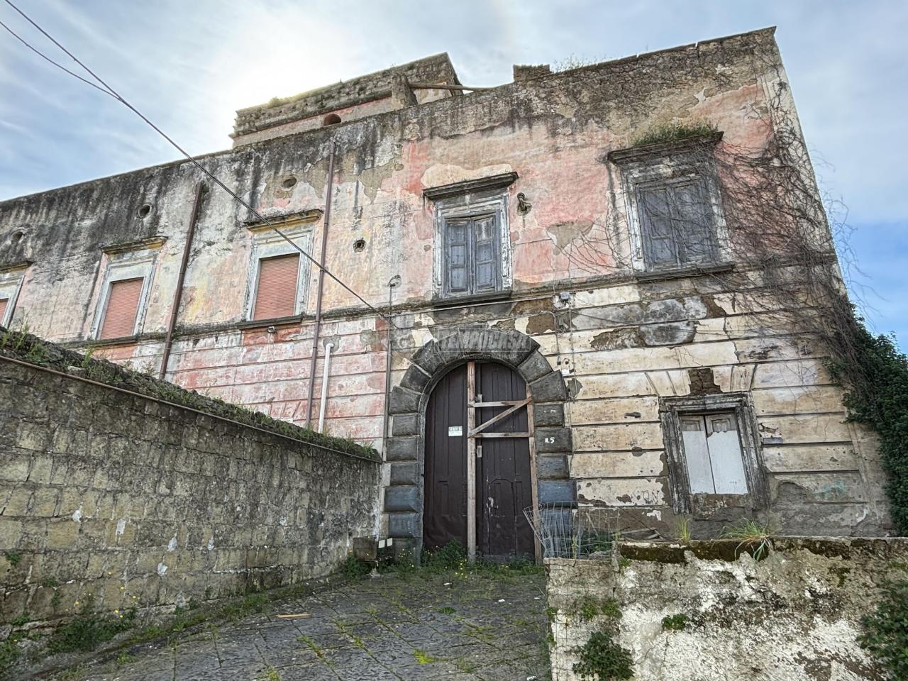 Casa indipendente in vendita a Villa Di Briano