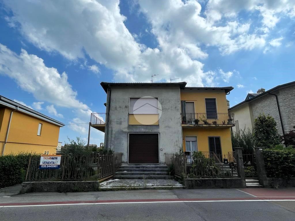Villa in vendita a Bagnatica